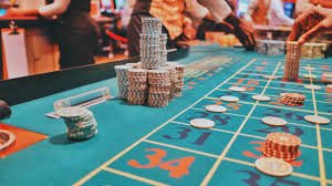 Tampilan antarmuka Live Casino jakartahoki di layar smartphone dengan dealer profesional